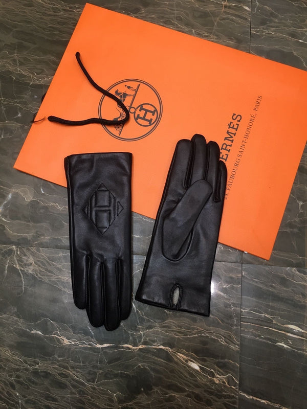 GLOVES IN BLACK IMPORTER LAMBSKIN 397050