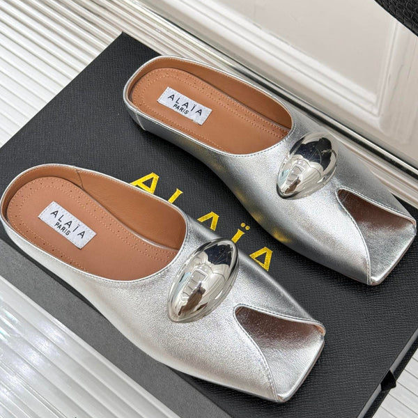 Pantofola Alaia con hardware dorato in pelle di vitello argentata 293204