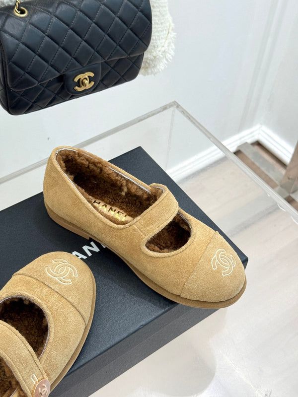 CC 25A Mary Janes Light Gold Suede And Lambswool 404664