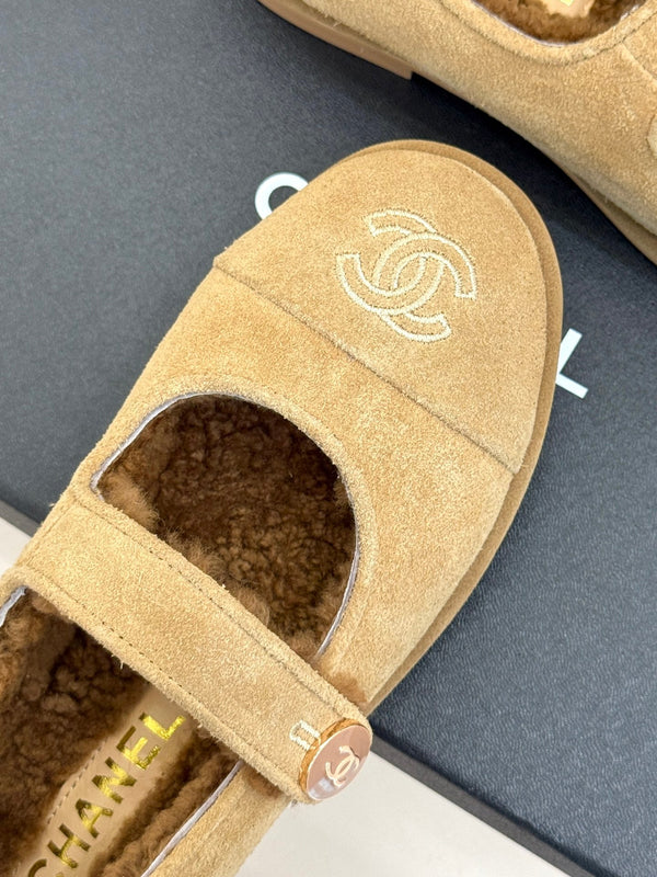 CC 25A Mary Janes Light Gold Suede And Lambswool 404664