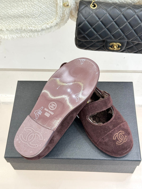 CC 25A Mary Janes Chocolate Suede And Lambswool 404665