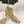 The Row 2025 Bottines à talon chaton et bout carré en peau de mouton beige 572047
