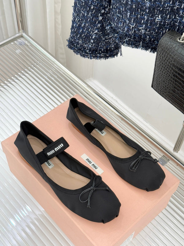 Miu Classic Bow Letter Ballet Satin Noir