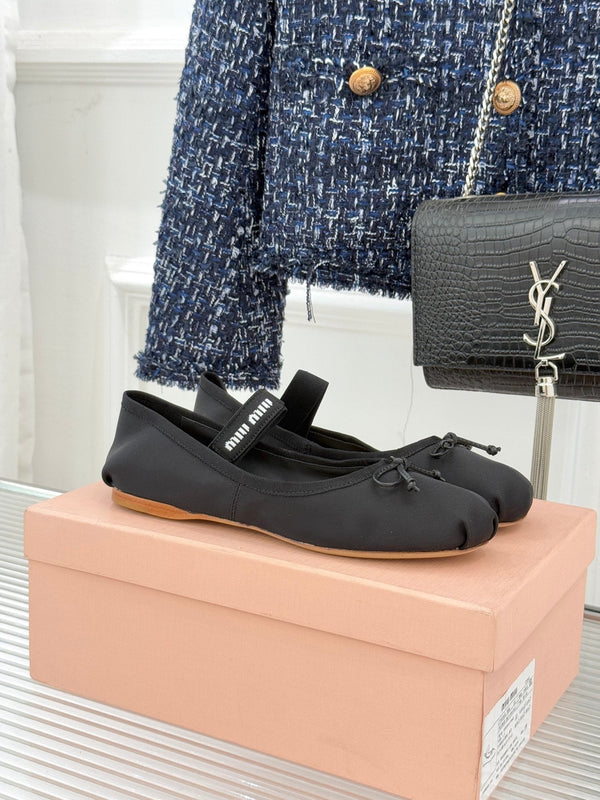 Miu Classic Bow Letter Ballet Satin Noir