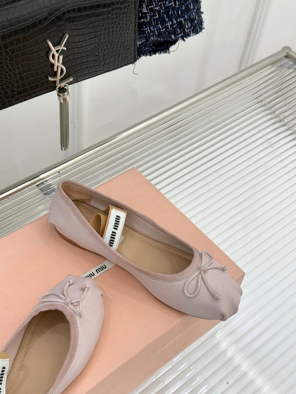 Miu Ballerines Classiques Nœud Lettre Argent Rose Peau de Mouton 570998