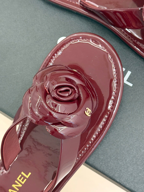 CC 26C Camélia Printemps précoce Cuir verni bordeaux à glissière