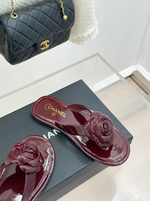 CC 26C Camélia Printemps précoce Cuir verni bordeaux à glissière