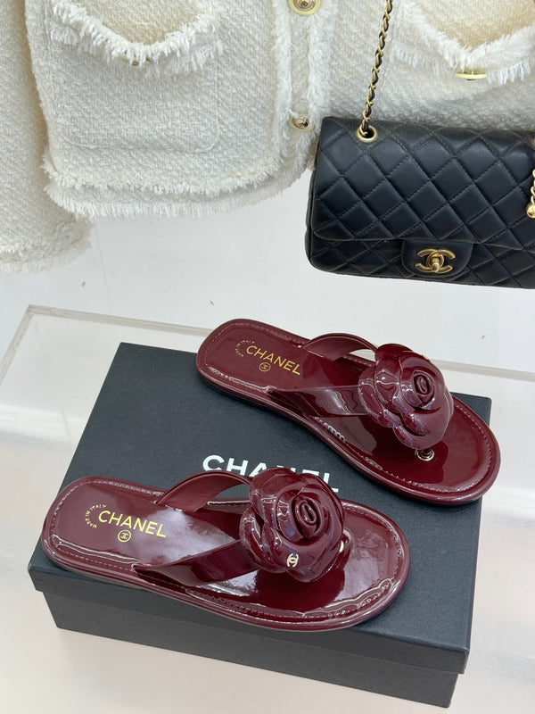 CC 26C Camélia Printemps précoce Cuir verni bordeaux à glissière