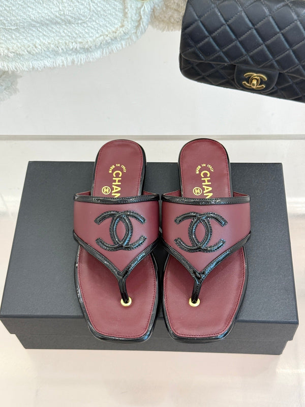 CC 26s Thong Sandal Black Burgundy Lambskin Patent Leather 917806