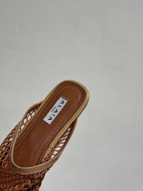 MULES ALAIA FLAT IN RETE MARRONE RAME