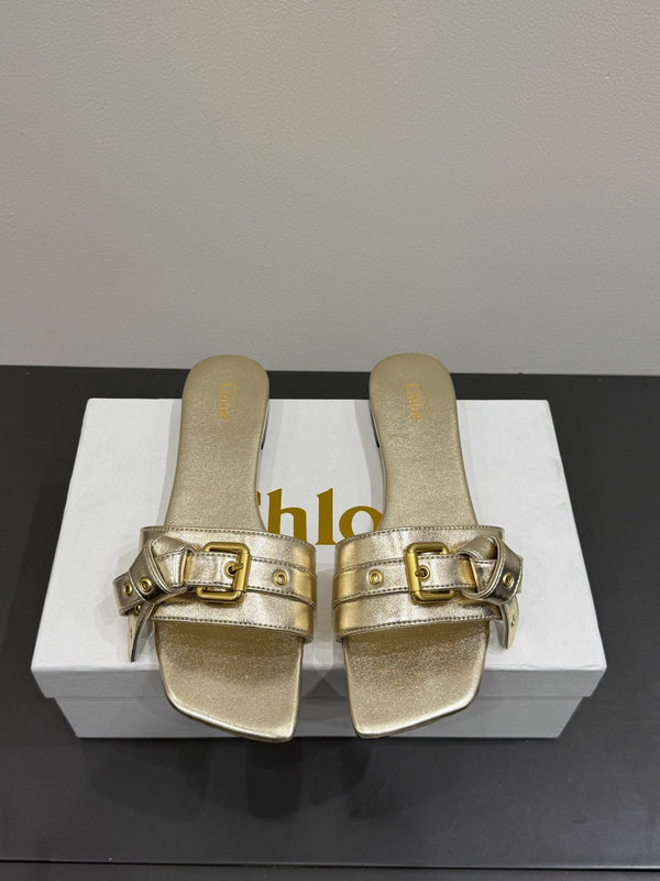 Loewe 25 Bow Metal Buckle Slide Pelle di vacchetta dorata