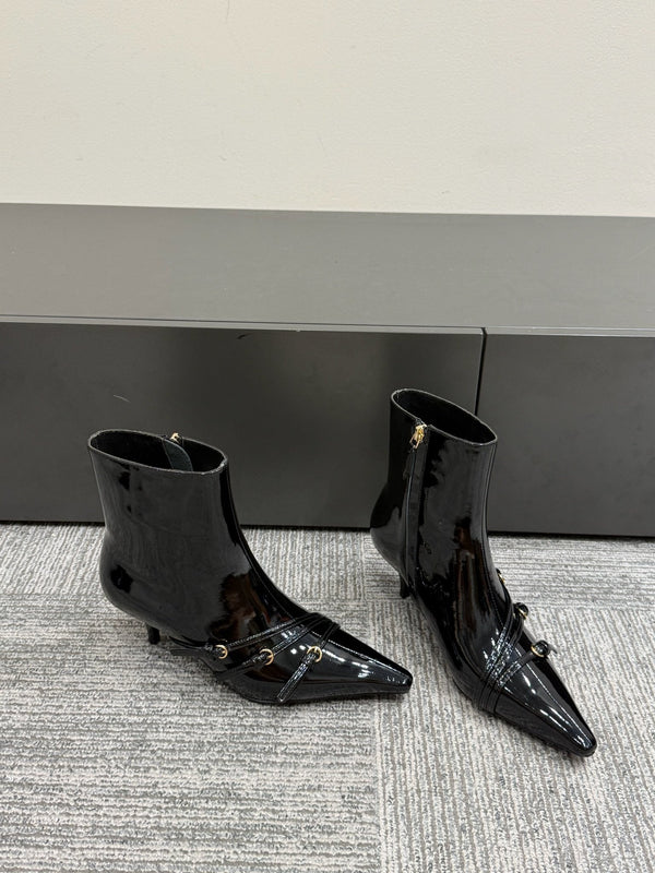 Miu short boots 40mm black patent leather 417985