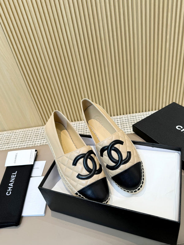 cc espadrillas beige chiaro trapuntate nere in pelle di vitello