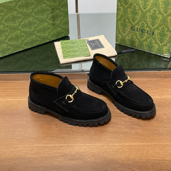 Stivaletto GG con morsetto 15 in pelle scamosciata nera