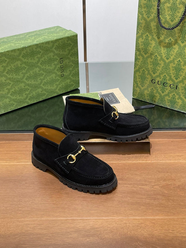 Stivaletto GG con morsetto 15 in pelle scamosciata nera