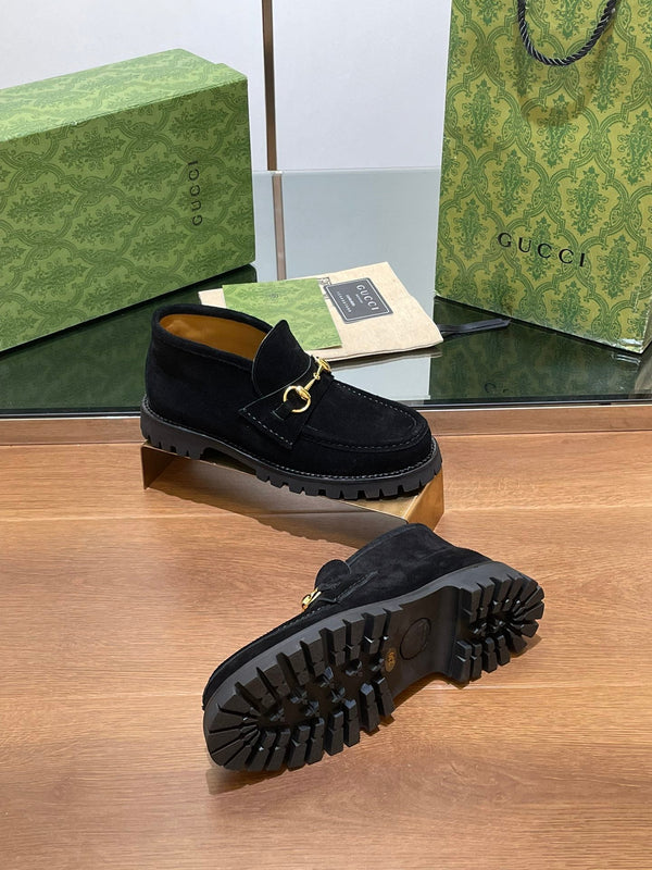 Stivaletto GG con morsetto 15 in pelle scamosciata nera