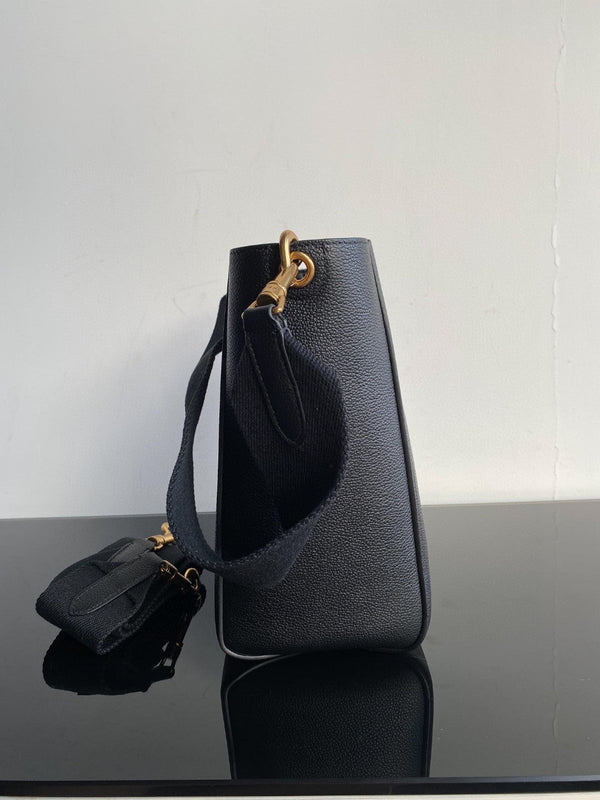 SANGLE SEAU BUCKET 24 BORSA IN PELLE DI VITELLO NERA