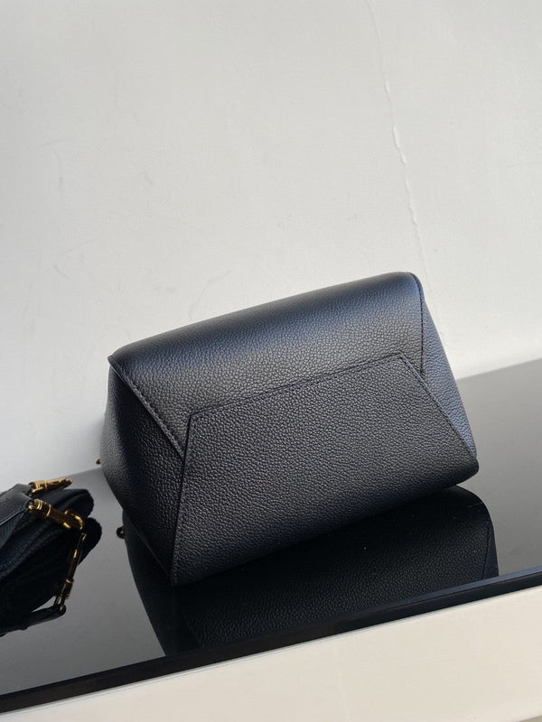 SANGLE SEAU BUCKET 24 BORSA IN PELLE DI VITELLO NERA