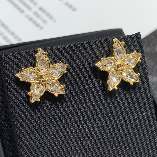Boucles d'oreilles clous Chanel 2026 Double C en or, étoile à cinq branches, entièrement serties de diamants