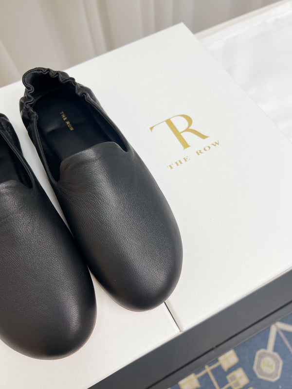 The Row Casa Ballet Flat Black Grain Leather 832674