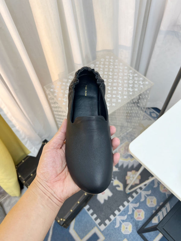 The Row Casa Ballet Flat Black Grain Leather 832674