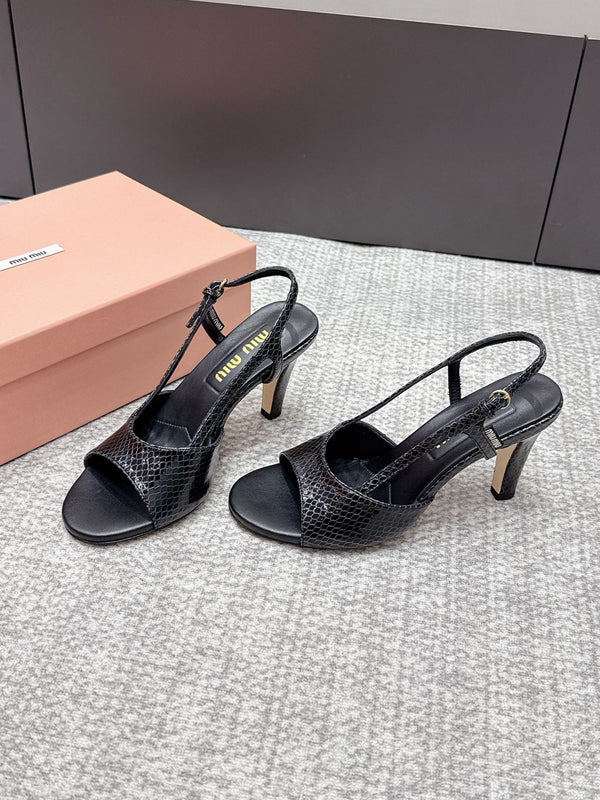 Sandales à talon Miu 26s 8,5 cm, texture serpent noire 680496