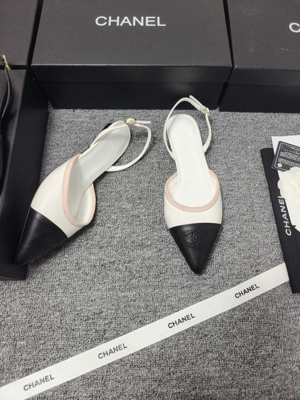 Escarpins à bride arrière CC 26s en cuir noir et blanc 681975