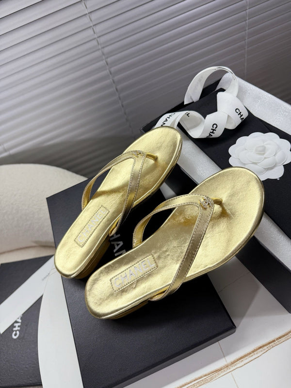 CC 25SS Thong Sandals Double C Rhinestone Gold Sheepskin 352432