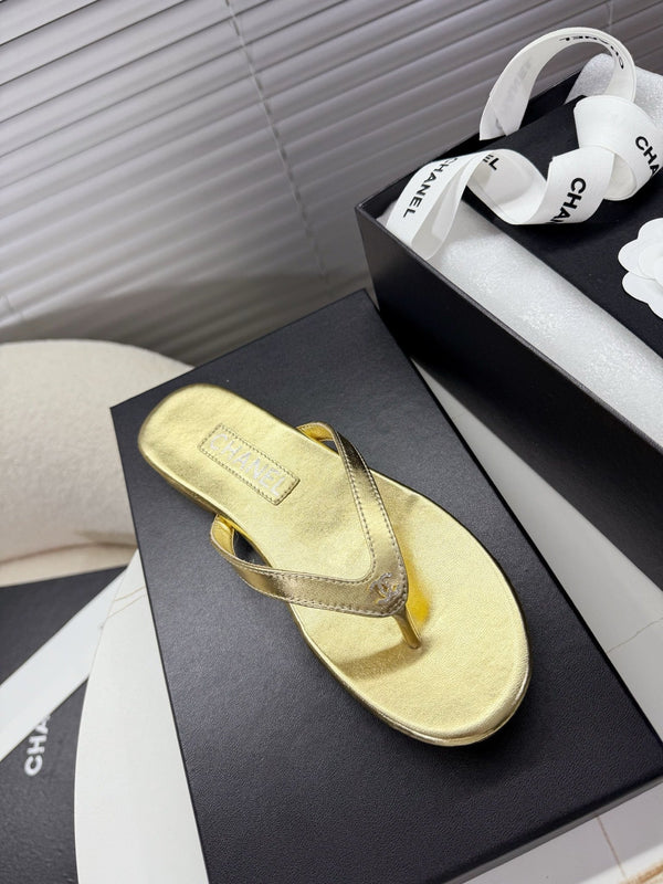 CC 25SS Thong Sandals Double C Rhinestone Gold Sheepskin 352432