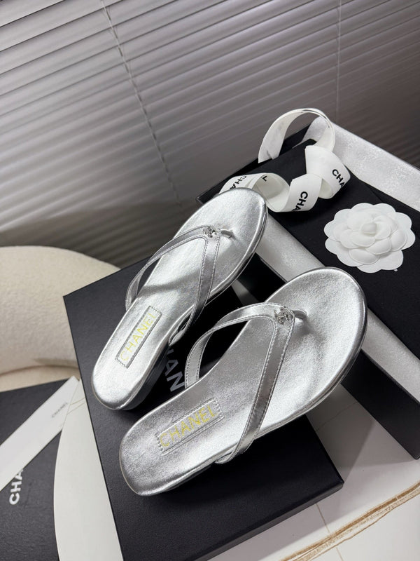 CC 25SS Thong Sandals Double C Rhinestone Silver Sheepskin 352433