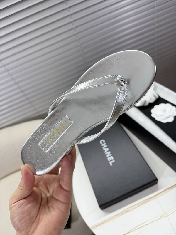 CC 25SS Thong Sandals Double C Rhinestone Silver Sheepskin 352433