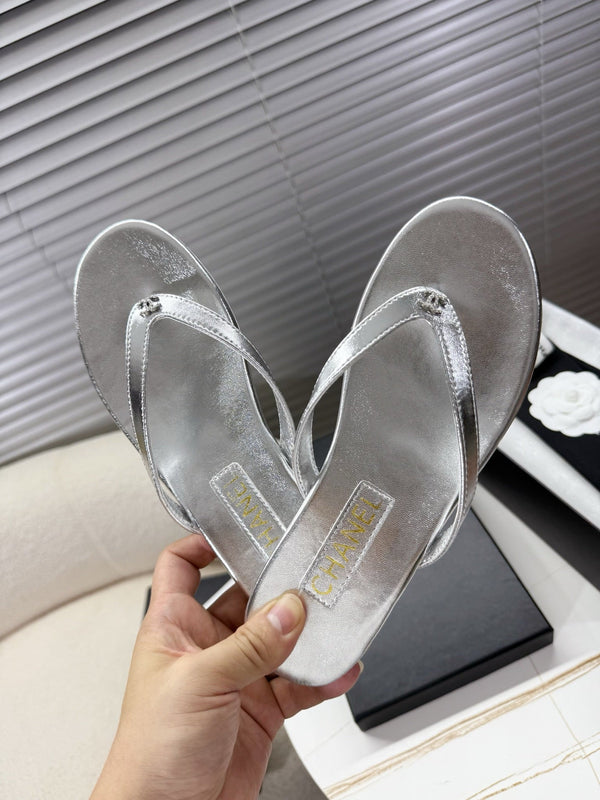 CC 25SS Thong Sandals Double C Rhinestone Silver Sheepskin 352433