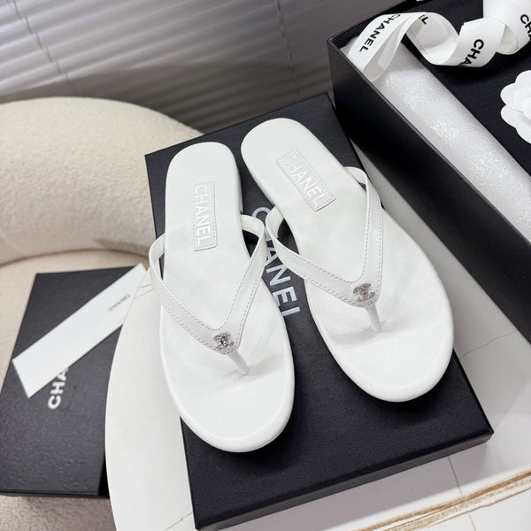 CC 25SS Thong Sandals Double C Rhinestone White Sheepskin 352434