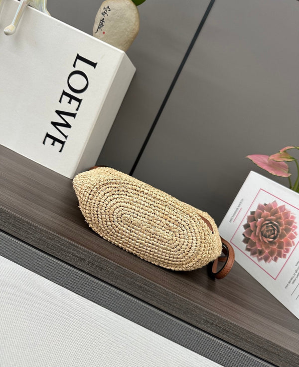 Loewe Pochette Slit en raphia beige et veau marron