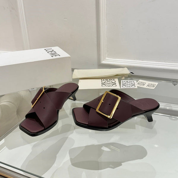 Loewe Petal Belt Mule in pelle di vacchetta rosso mogano