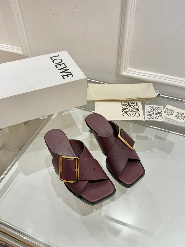 Loewe Petal Belt Mule in pelle di vacchetta rosso mogano