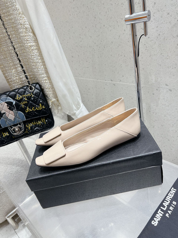 BALLERINA IN VITELLO VERNICIATO BEIGE PANNA