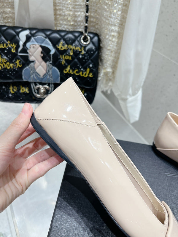 BALLERINA IN VITELLO VERNICIATO BEIGE PANNA