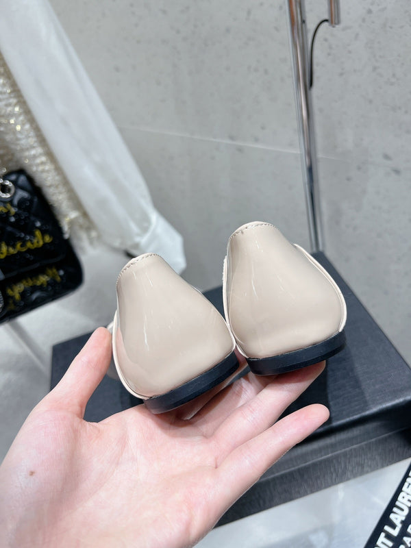BALLERINA IN VITELLO VERNICIATO BEIGE PANNA
