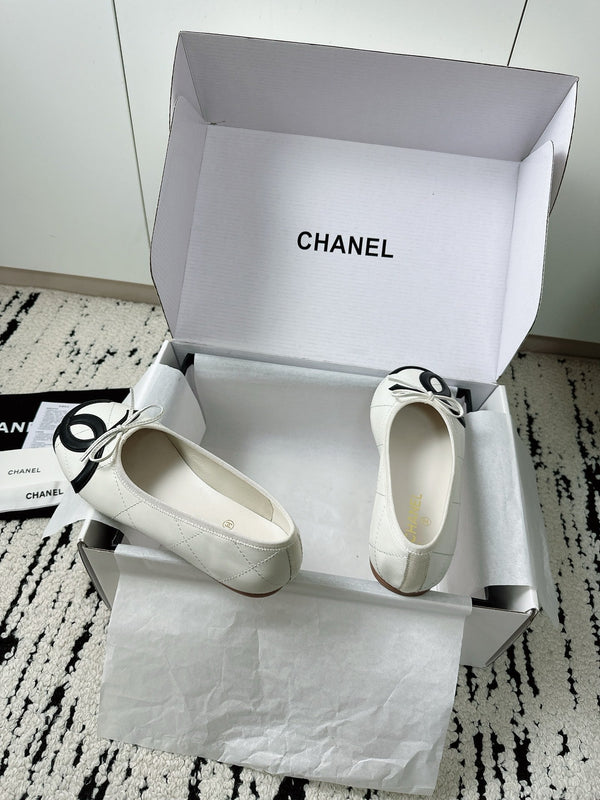 CC 26s Coco Beach Ballet Flats White Quited Lambskin 741121