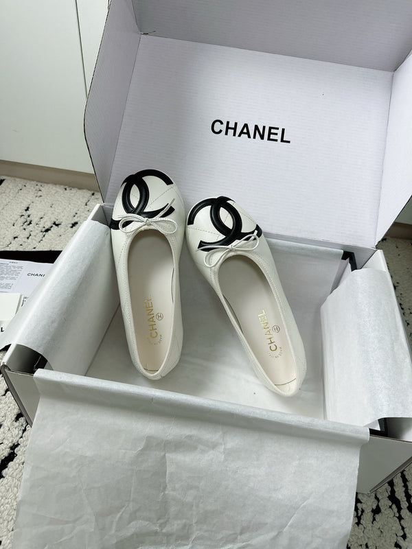 CC 26s Coco Beach Ballet Flats White Quited Lambskin 741121