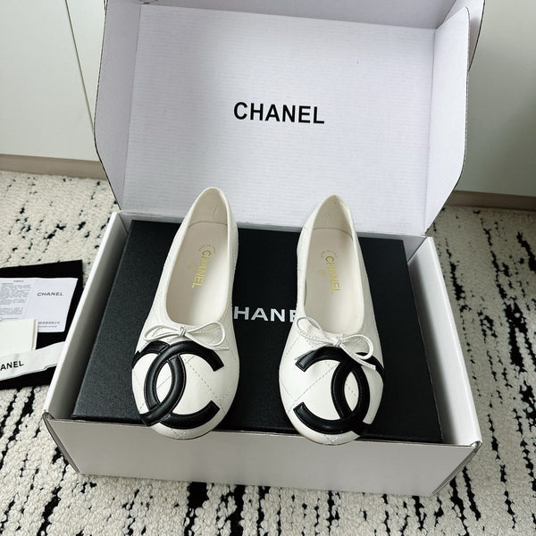 CC 26s Coco Beach Ballet Flats White Quited Lambskin 741121