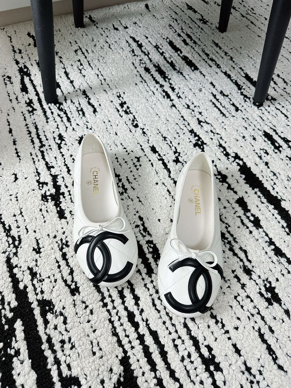 CC 26s Coco Beach Ballet Flats White Quited Lambskin 741121