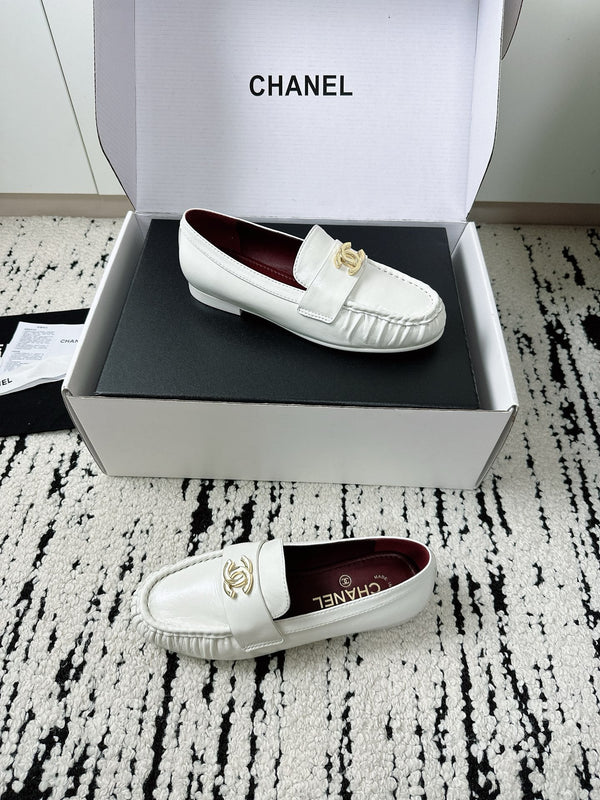 CC 26A Métiers d’art 2026 Loafer White Glossy Sheepskin 900702