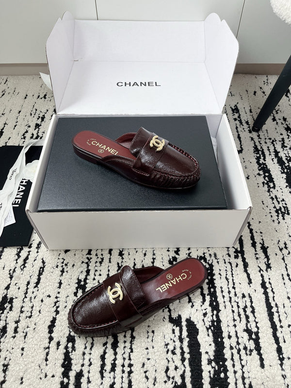 CC 26A Métiers d’art 2026 Mules Burgundy Glossy Sheepskin 900757