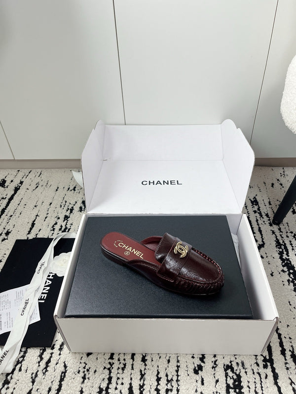 CC 26A Métiers d’art 2026 Mules Burgundy Glossy Sheepskin 900757