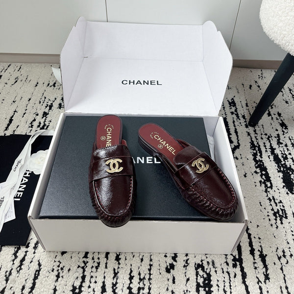 CC 26A Métiers d’art 2026 Mules Burgundy Glossy Sheepskin 900757