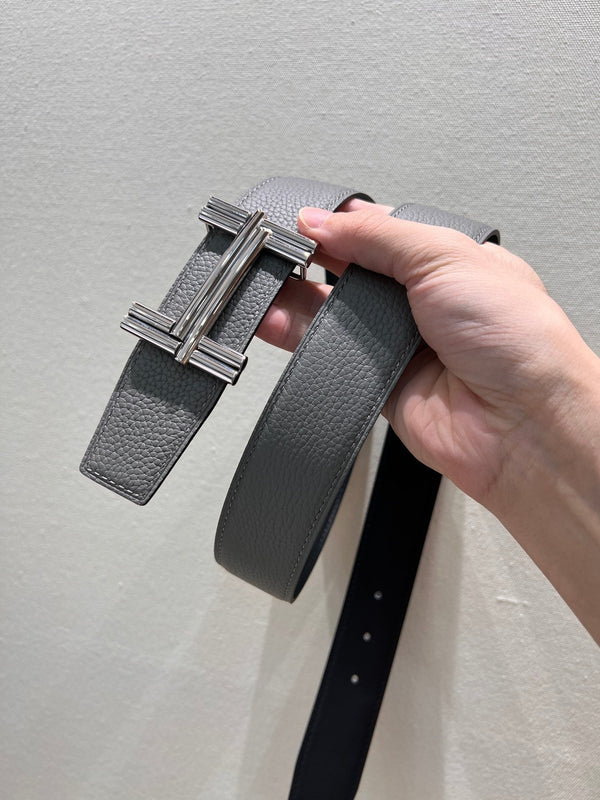 FIBBIA PER CINTURA HM TRAVERSE E CINTURINO REVERSIBILE IN PELLE GRIGIA E NERA 38 MM FERRAMENTA ARGENTO