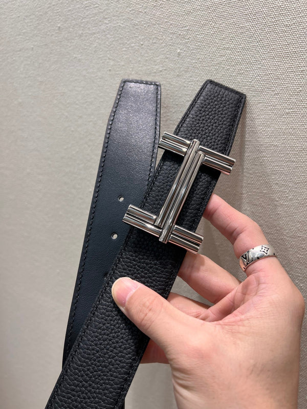FIBBIA PER CINTURA HM TRAVERSE E CINTURINO REVERSIBILE IN PELLE NERA 38 MM FERRAMENTA IN ARGENTO