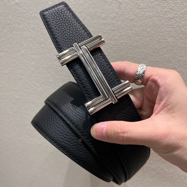 FIBBIA PER CINTURA HM TRAVERSE E CINTURINO REVERSIBILE IN PELLE NERA 38 MM FERRAMENTA IN ARGENTO